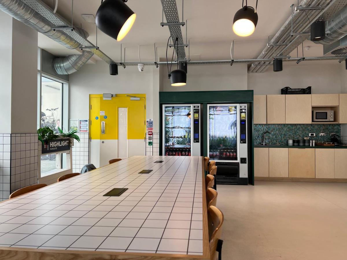 Destiny Student - Parkgate (Adults Only) Apartment Дъблин Екстериор снимка
