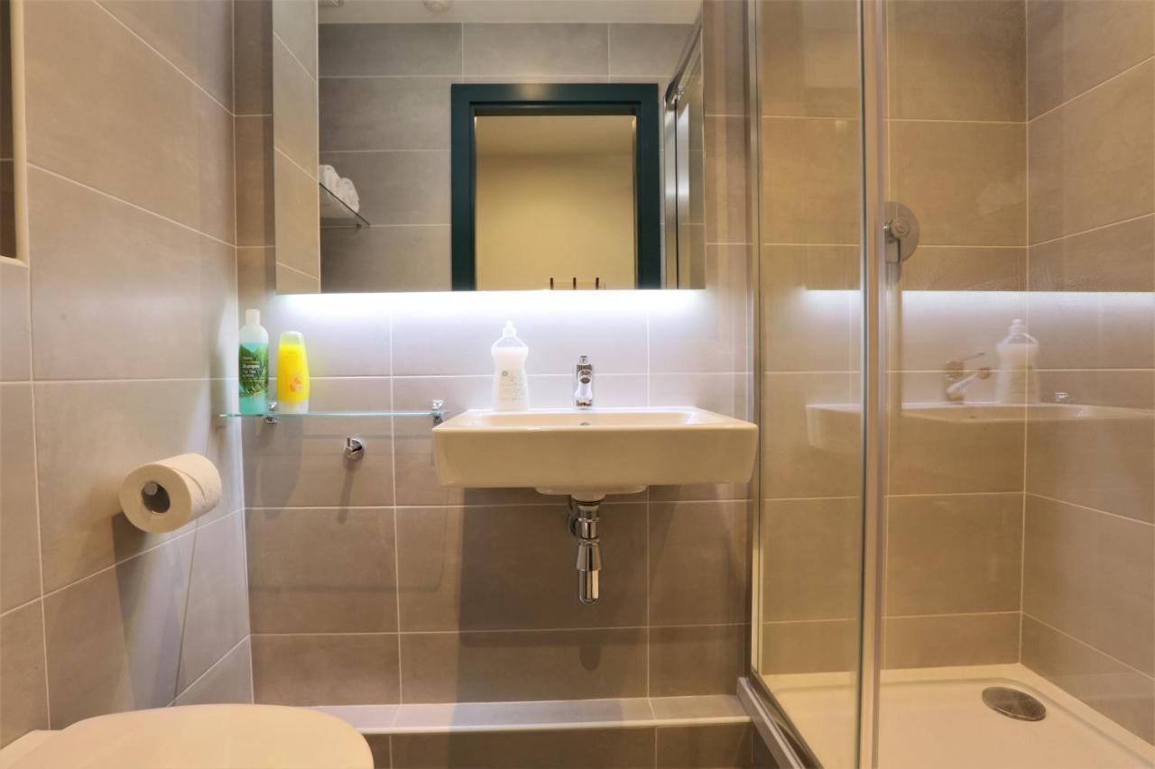 Destiny Student - Parkgate (Adults Only) Apartment Дъблин Екстериор снимка