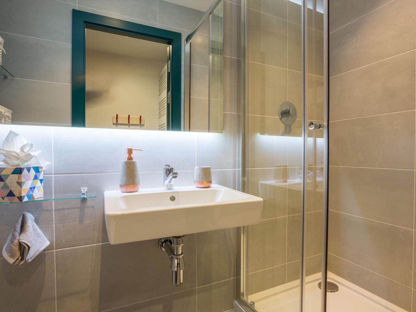 Destiny Student - Parkgate (Adults Only) Apartment Дъблин Екстериор снимка